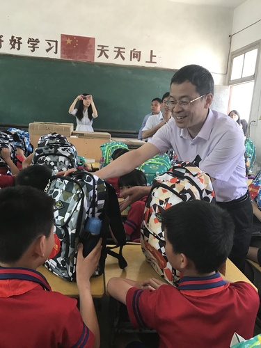 “福彩公益行·走近乡村小学”