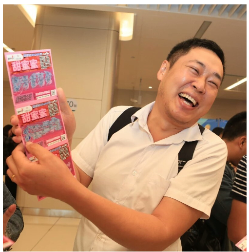 购买甜蜜蜜的彩民