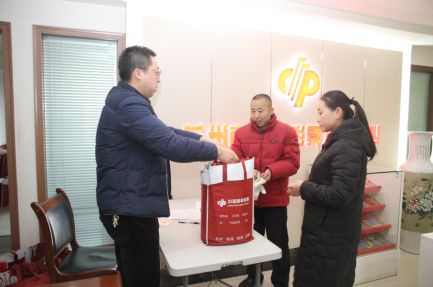 甘肃兰州福彩中心开展新春送“好历”活动