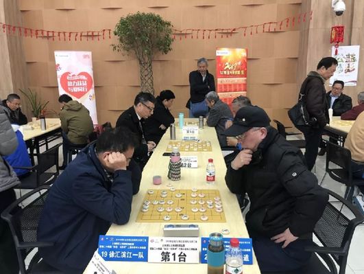 上海：举办老年人象棋赛
