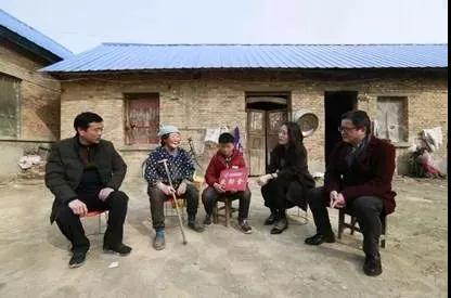 山东福彩“为福添彩”为困境男孩送去救助金和生活物资