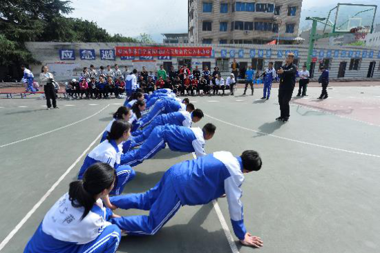 公益体彩 扶贫支教”活动在峨边中学启动