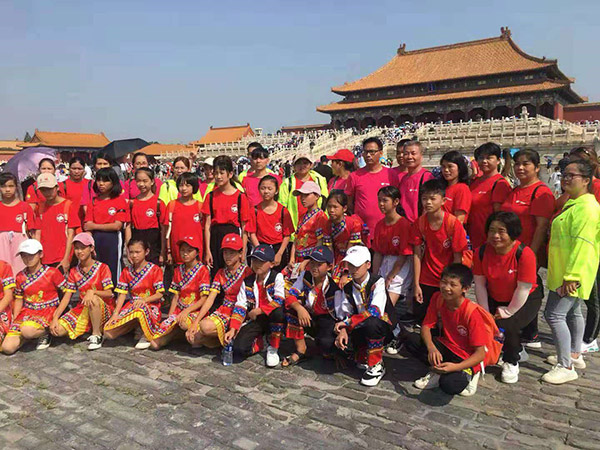 孩子们在故宫合影