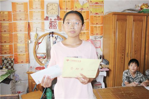 讲述寒门学子励志成才好故事