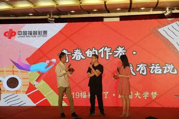 本次活动主题结合本年度语文高考浙江卷，以青春为题坐而论道