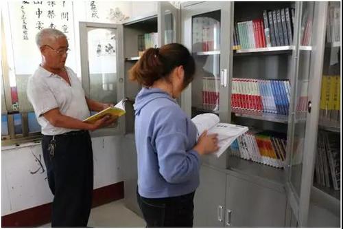 福彩书屋——送书进社区