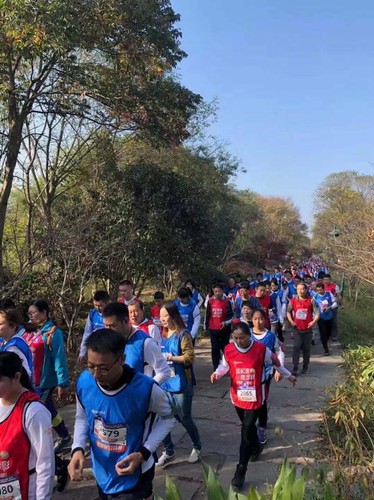 环绕着西溪国家湿地公园为爱奔跑