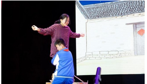 《妈妈，我等你回家》表演