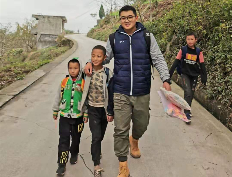 不管条件怎么艰苦，我都会坚持下去