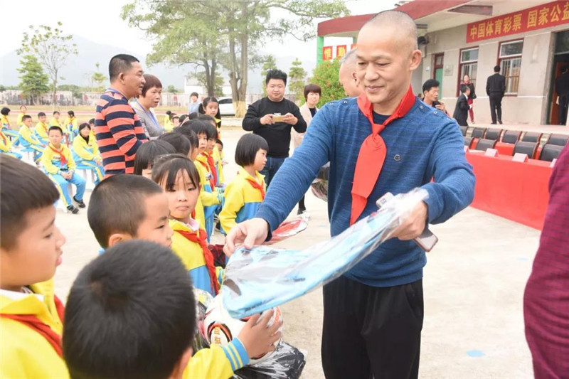 “情系山区 送书助学”捐赠仪式