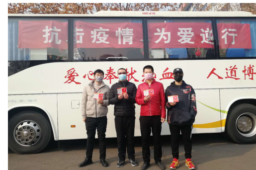 福彩中心工作人员踊跃到血库义务献血