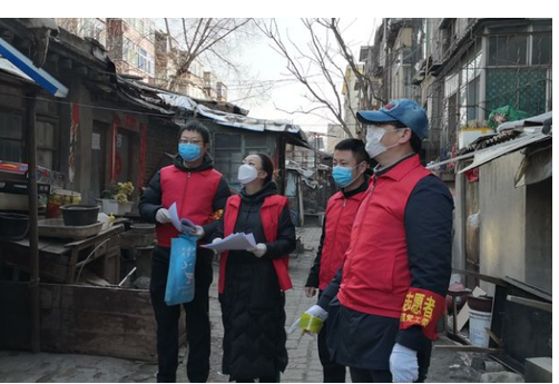 工作人员对社区做好疫情防控工作