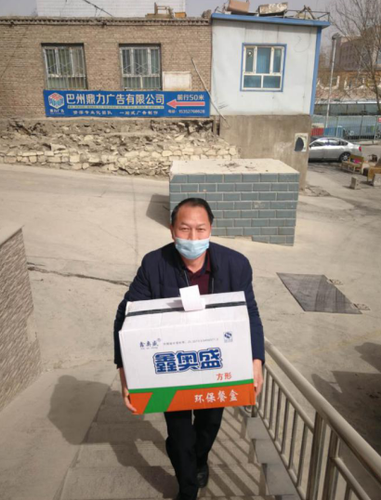 巴州福彩中心市场部部长、党员伍加勇同志在疫情隔离点参与志愿服务