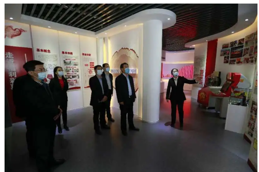 刘炳国团队听取福彩中心工作人员的汇报