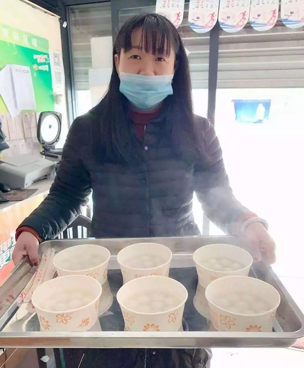 把生活物资送到需要的人手中