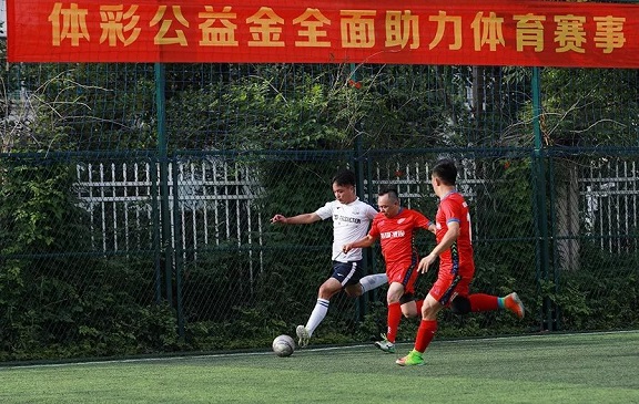 修场地 办比赛 免费培训 体彩公益金助力足球腾飞