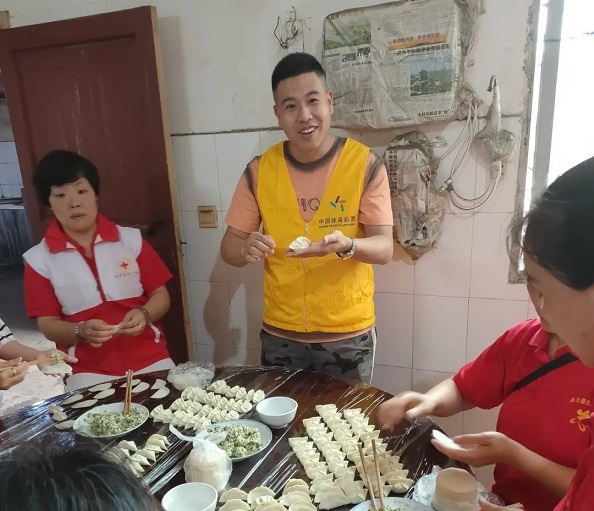 送出爱心 伸出援手 四地体彩人帮扶弱势群体
