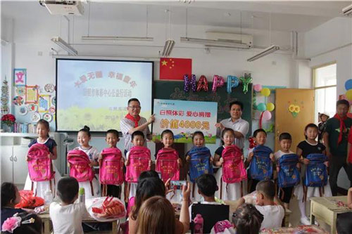 关爱青少年成长 打造“顶呱刮爱心书库”志愿服务品牌