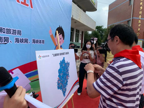 福建省体彩中心分多个批次给长汀县塘背小学捐赠助学款