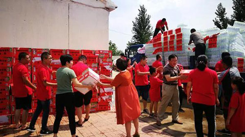 捐款运送物资 积极参与抗灾救灾