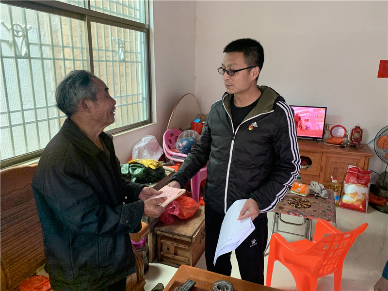 公益金助贫困村脱贫致富