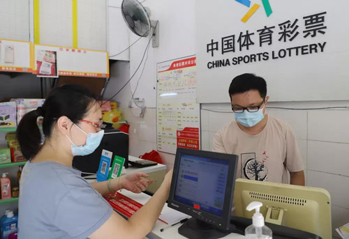 十多年来罗国威始终秉持公益初心，奉献爱心，助人为乐