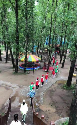 风景秀丽的龙栖湖映入眼帘