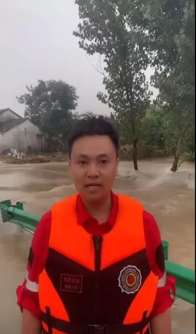河南周口体彩代销者参与抗洪救援
