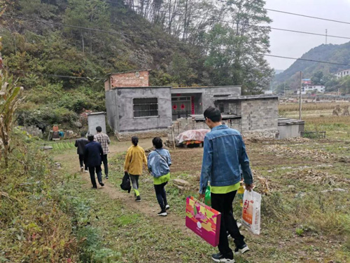 慰问贫困户、爱心系校园，河南洛阳体彩在行动