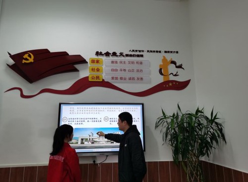 继续完善 为学子送去精神食粮