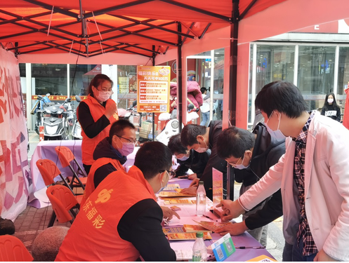 浦东合庆迪发购物中心即开票户外推广活动