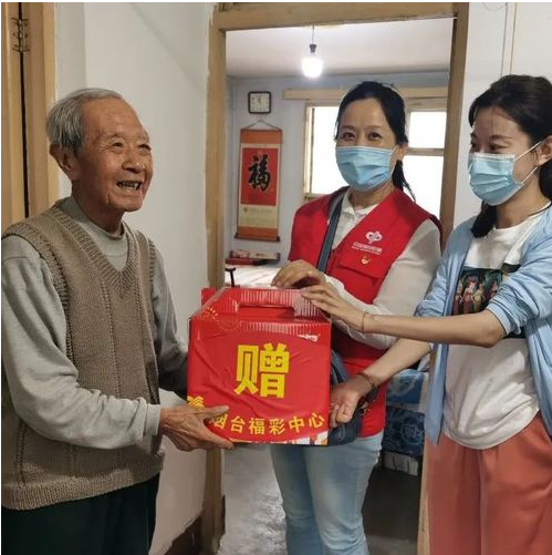 “为福添彩”品牌组织开展关爱留守儿童、资助贫困大学生、最美孝心人物评选等系列公益活动