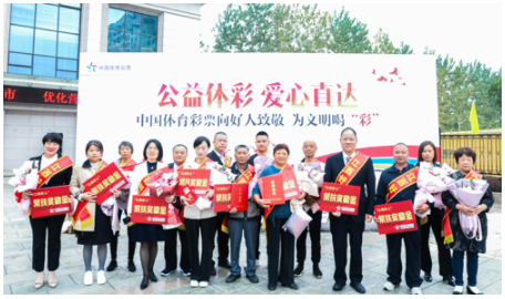 向“好人代表”发放帮扶奖励金