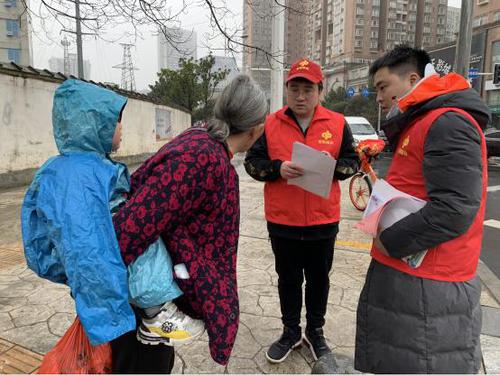 湖南福彩志愿者为困难群体提供帮助