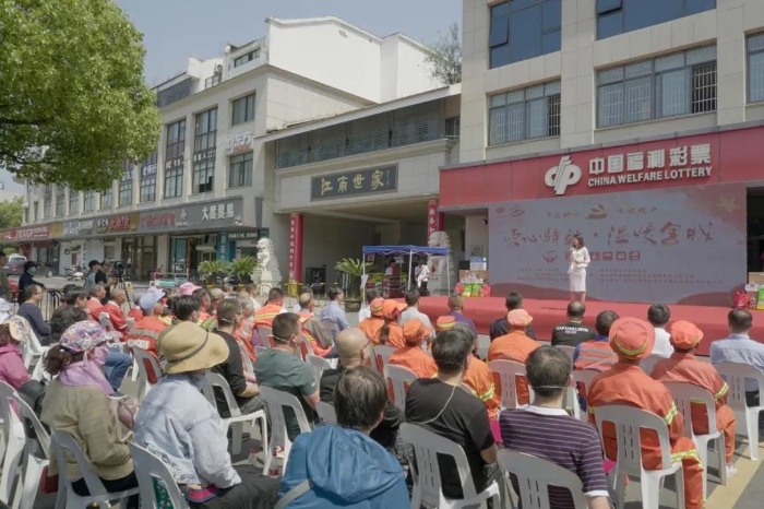 慰问困难环卫工人