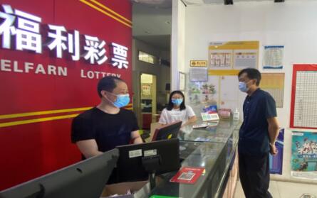 书记检查福彩销售站