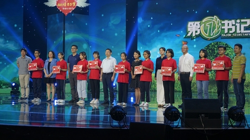 “福彩情·学子梦”活动受助学子发放慰问金