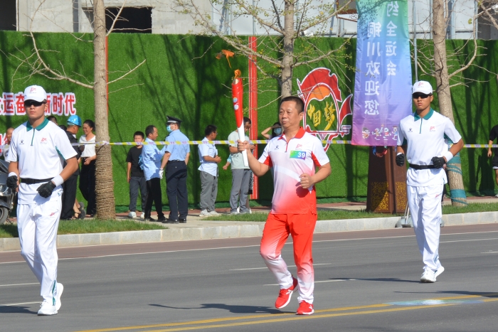 助力十四运！陕西福彩中心参加火炬传递活动