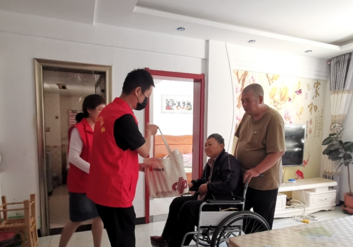 甘肃兰州福彩中心组织开展 “九九重阳·慰问社区老人”主题党日活动