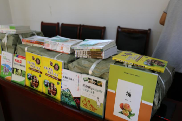 山东临沂福彩开展“不忘初心 书香致远”图书捐赠活动