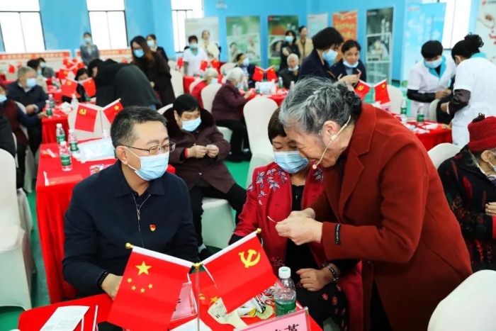 体验即开票手工艺感受“福彩文化”