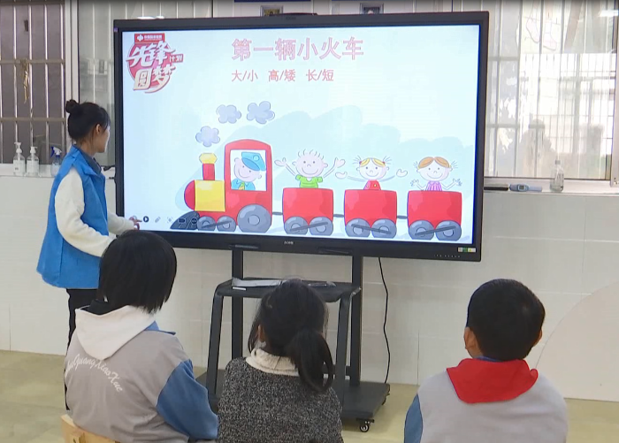 实施“福彩帮扶进校园”计划