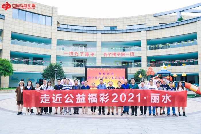 开展媒体记者公益采风活动