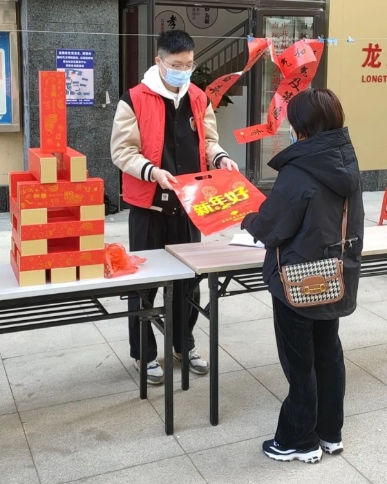 社区居民积极参与活动