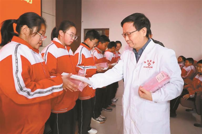 正式启动“公益福彩·‘心’的守护”青少年先心病救助项目