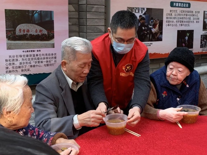 福建福彩志愿者参与社区暨3.5学雷锋志愿服务活动