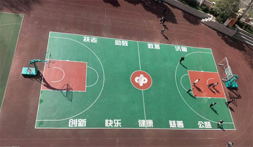 重庆福彩助力篮球场换新面貌 体育设施再升级