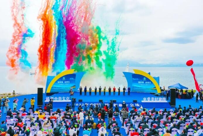 即开型福彩“丝路明珠·赛里木湖”亮相“中国旅游日”新疆分会场