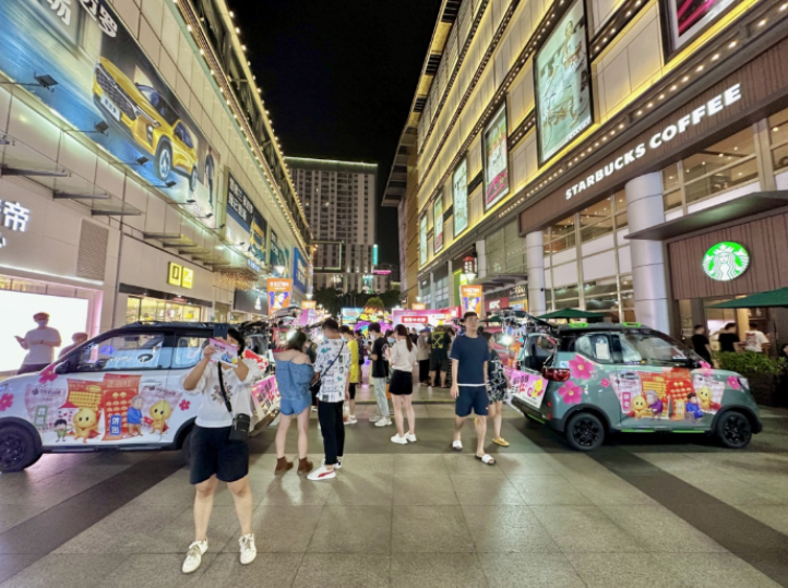 印象城“福彩青春正当红”后备箱集市活动现场
