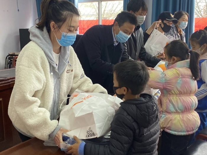 河北承德福彩开展关爱留、困境未成年人公益活动